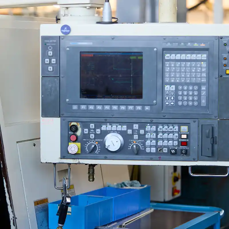 Bedienkonsole CNC-Maschine